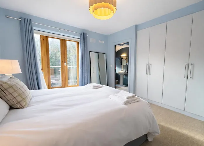 Bright 2bdr Split Level Near Phoenix Park * Dublin